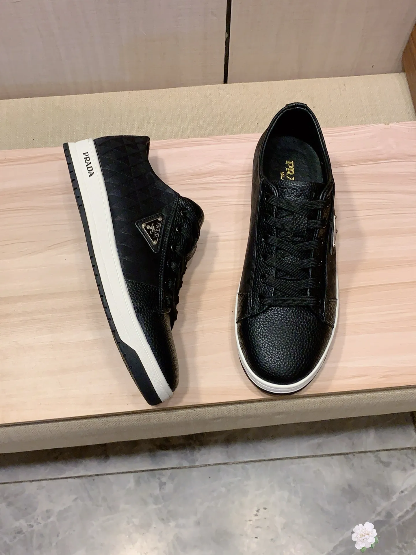 Men's Men's Shoes💰420💰💰🎩🎩[Lightning][Lightning] "PRADA*" The latest and most popular casual shoes, top brand [seduce] luxury~purchase, top~quality. [Strong] The upper is made of imported breathable cowhide with material ➕ breathable sheepskin lining (•) and fine workmanship. The original stylish and stylish soft rubber wear-resistant and non-slip outsole is light and comfortable on the feet. The real thing looks better when photographed in real life. No. 143: Code: 38-44, 45 can be customized, 3️⃣ colors are available